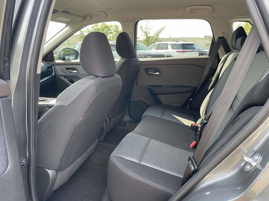 Used 2023 Nissan Rogue SV FWD image 13