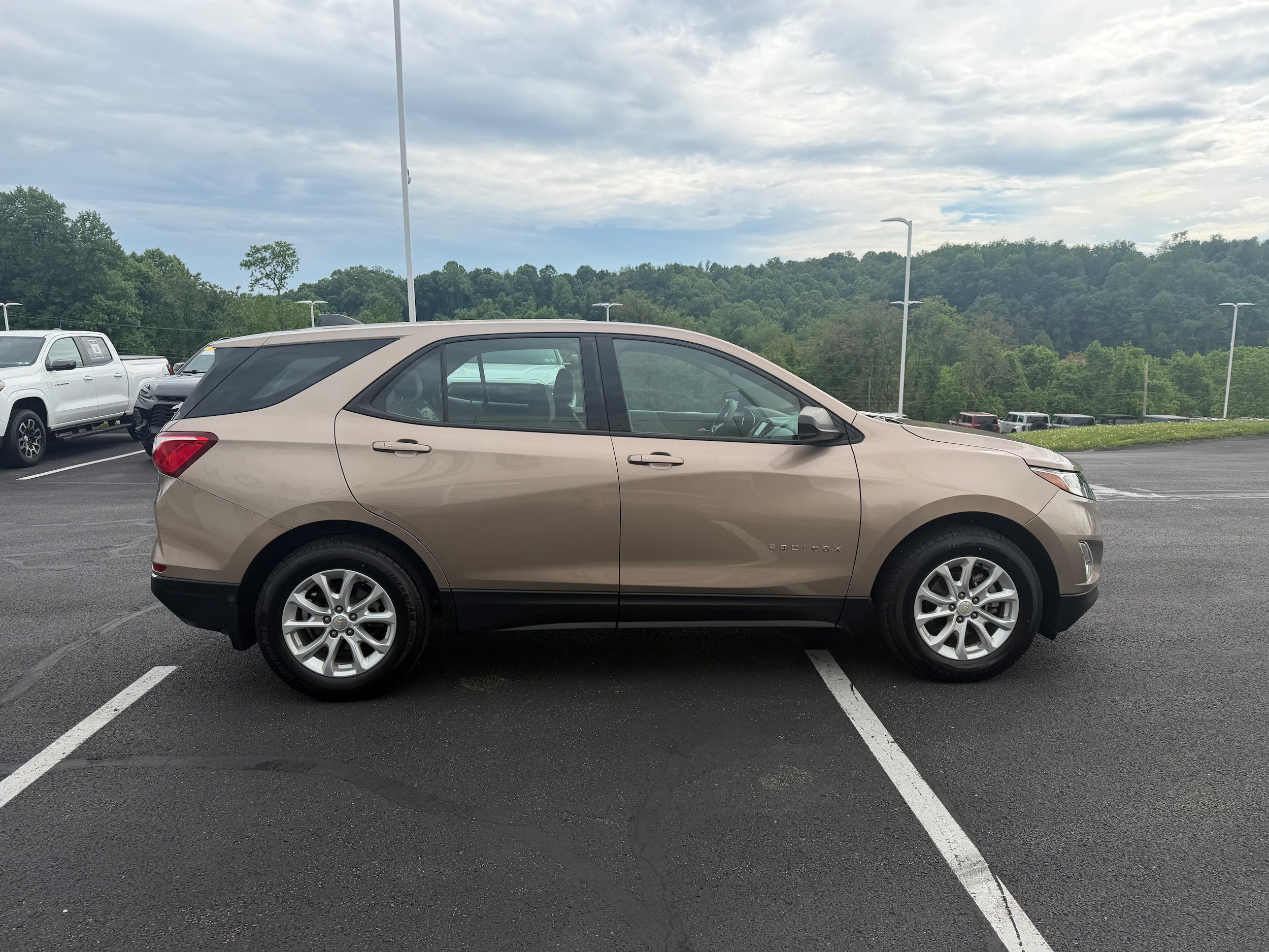 Used 2018 Chevrolet Equinox LS FWD image 5