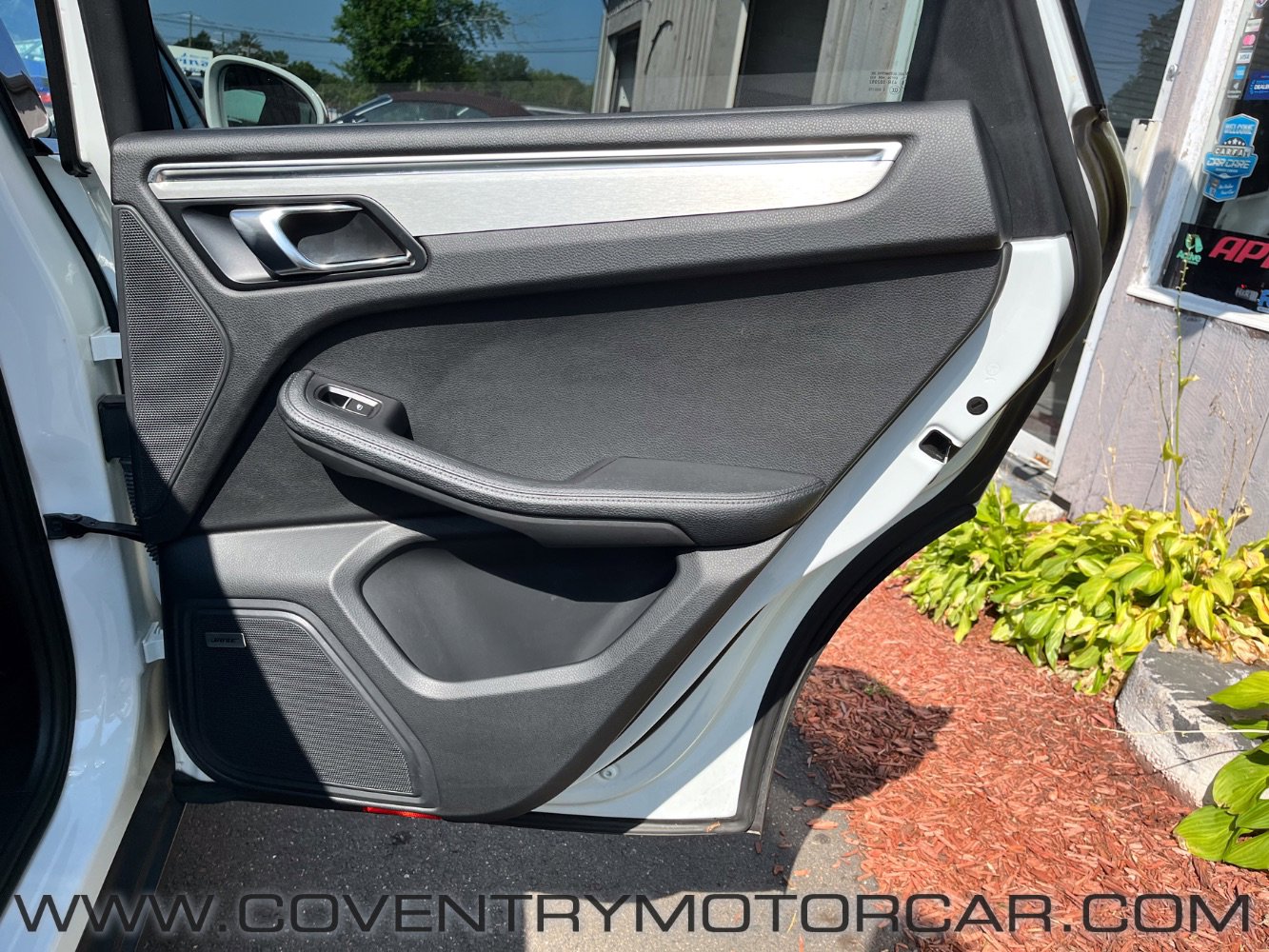 Used 2022 Porsche Macan image 44