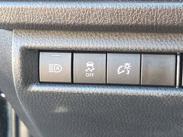 Used 2025 Toyota Camry SE image 25