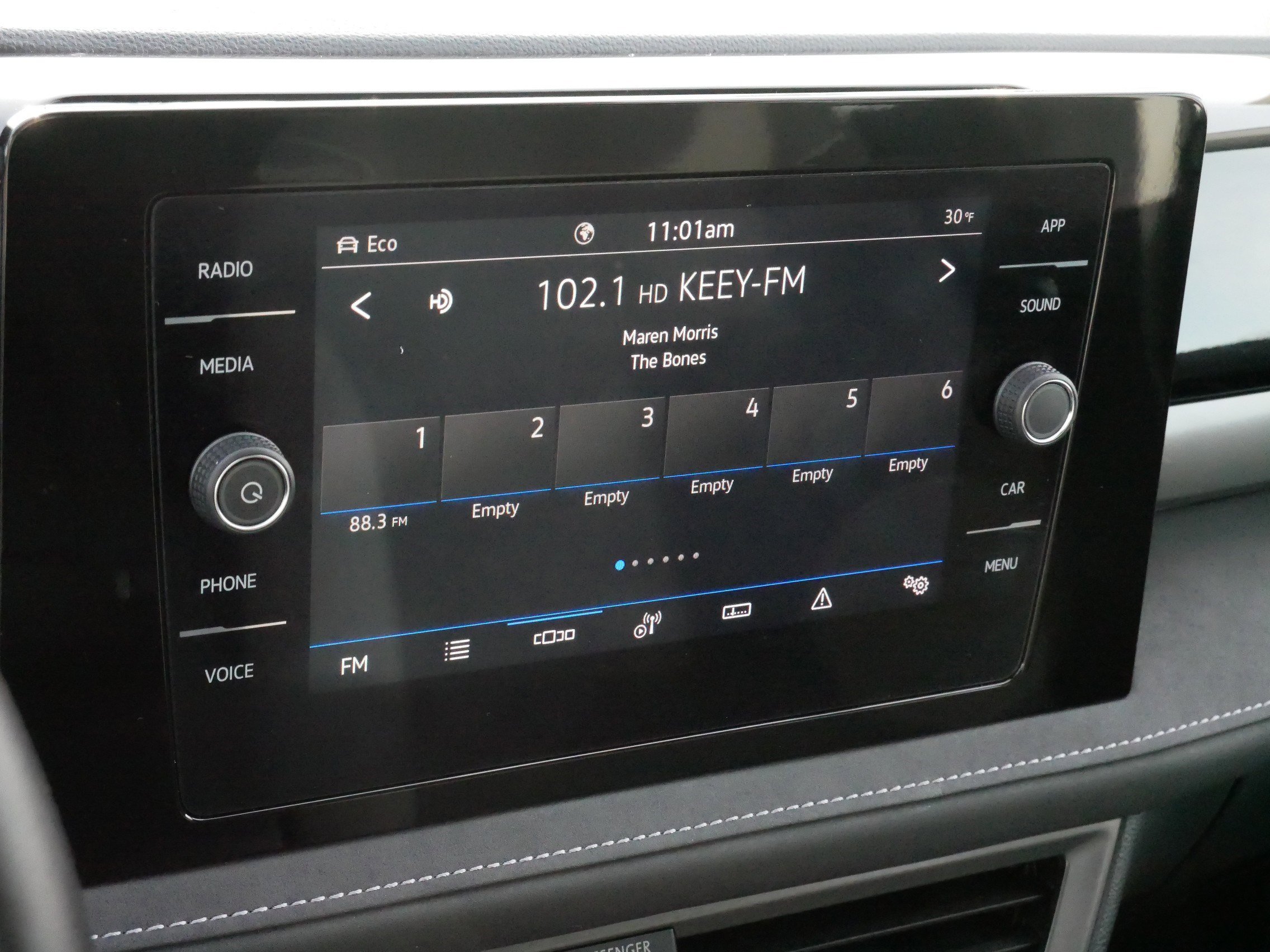 Certified 2025 Volkswagen Taos SE image 22