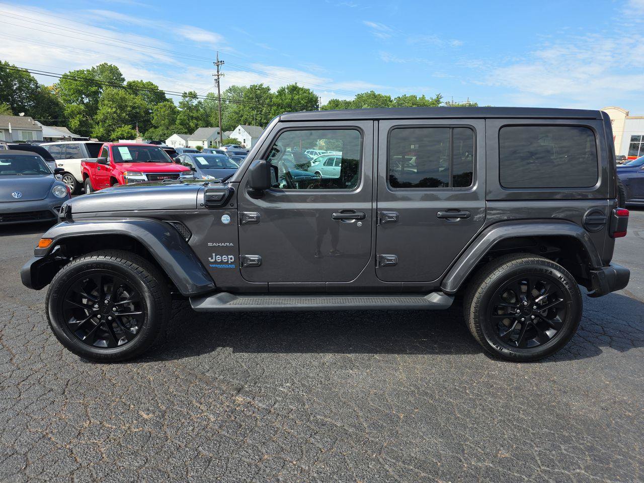 Used 2021 Jeep Wrangler Unlimited Sahara w/ Cold Weather Group AWD/4WD image 19