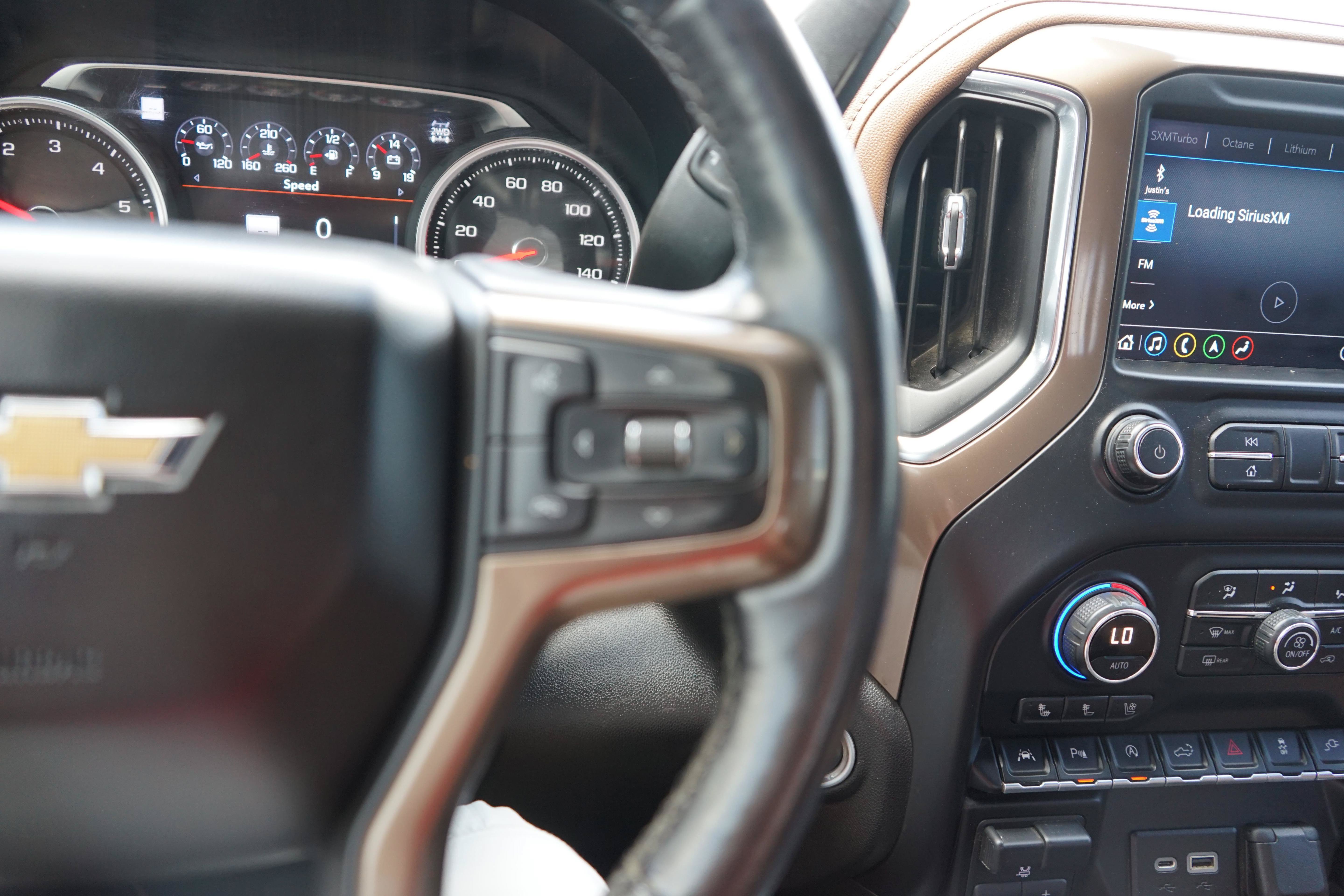 Used 2020 Chevrolet Silverado 1500 High Country w/ Technology Package AWD/4WD image 12