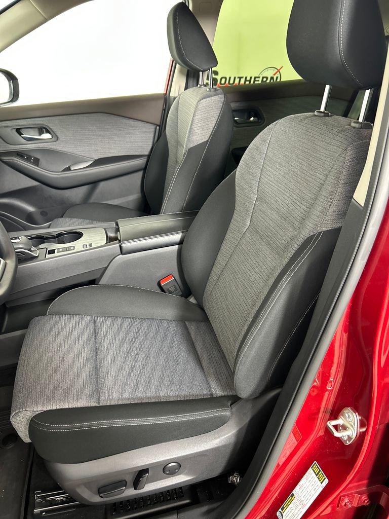 Used 2023 Nissan Rogue SV image 12