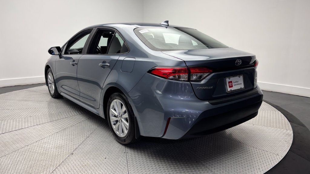Used 2026 Toyota Corolla LE w/ LE Premium Package FWD image 32