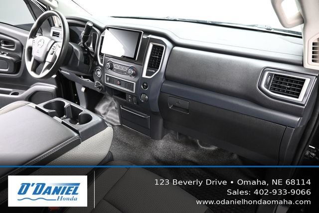 Used 2017 Nissan Titan S AWD/4WD image 40
