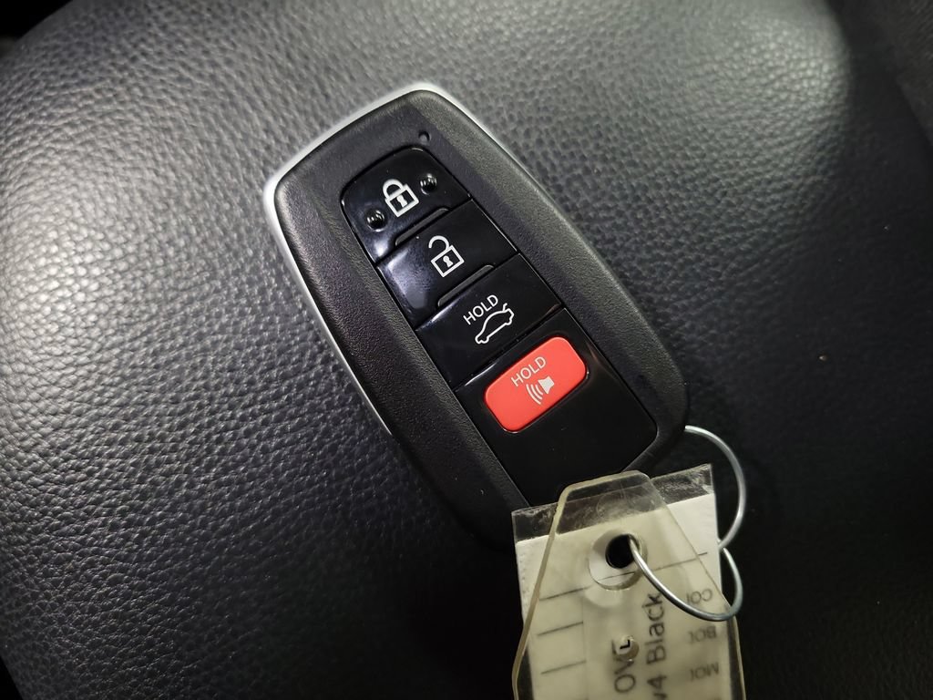 Used 2022 Toyota RAV4 XLE AWD/4WD image 18