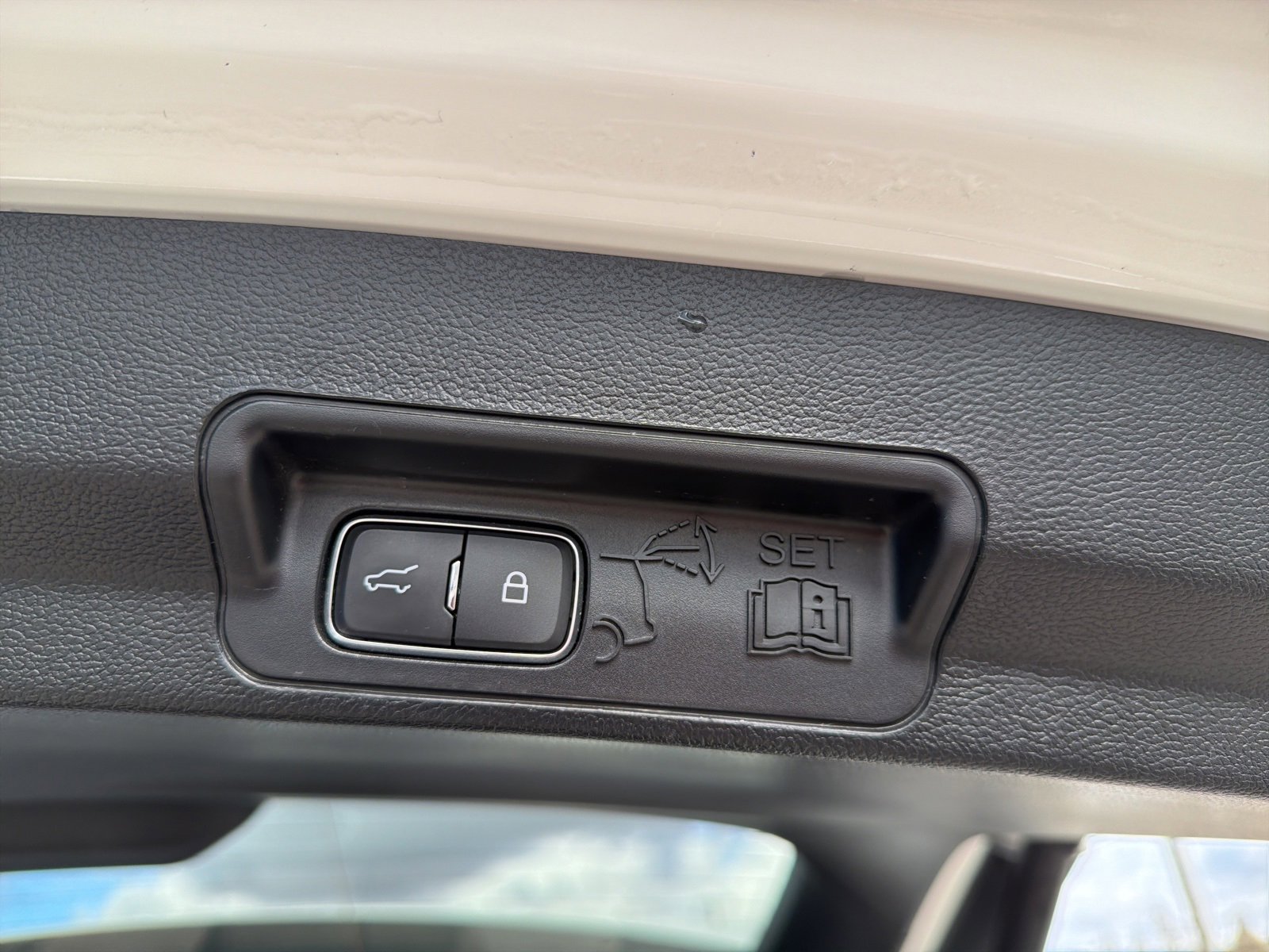 Used 2020 Ford Explorer XLT w/ Equipment Group 202A image 19