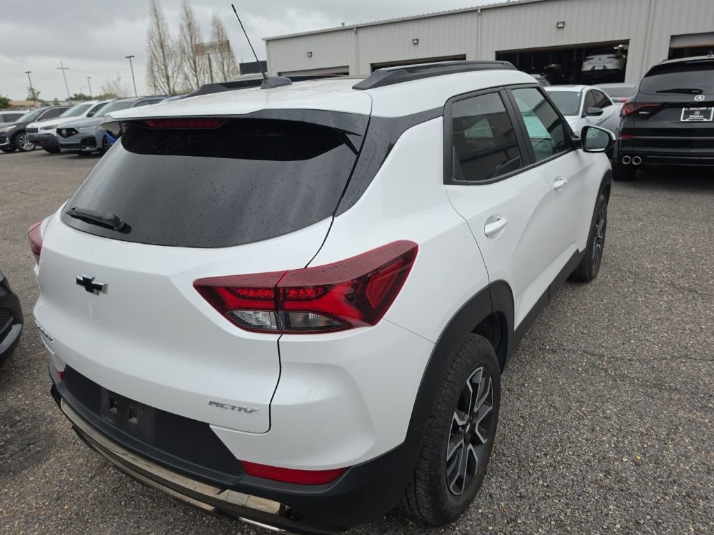 Used 2023 Chevrolet TrailBlazer ACTIV w/ Sun and Liftgate Package FWD image 4