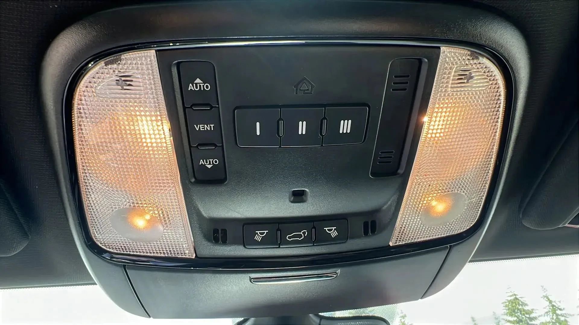 Used 2021 Dodge Durango R/T w/ Technology Group AWD/4WD image 29