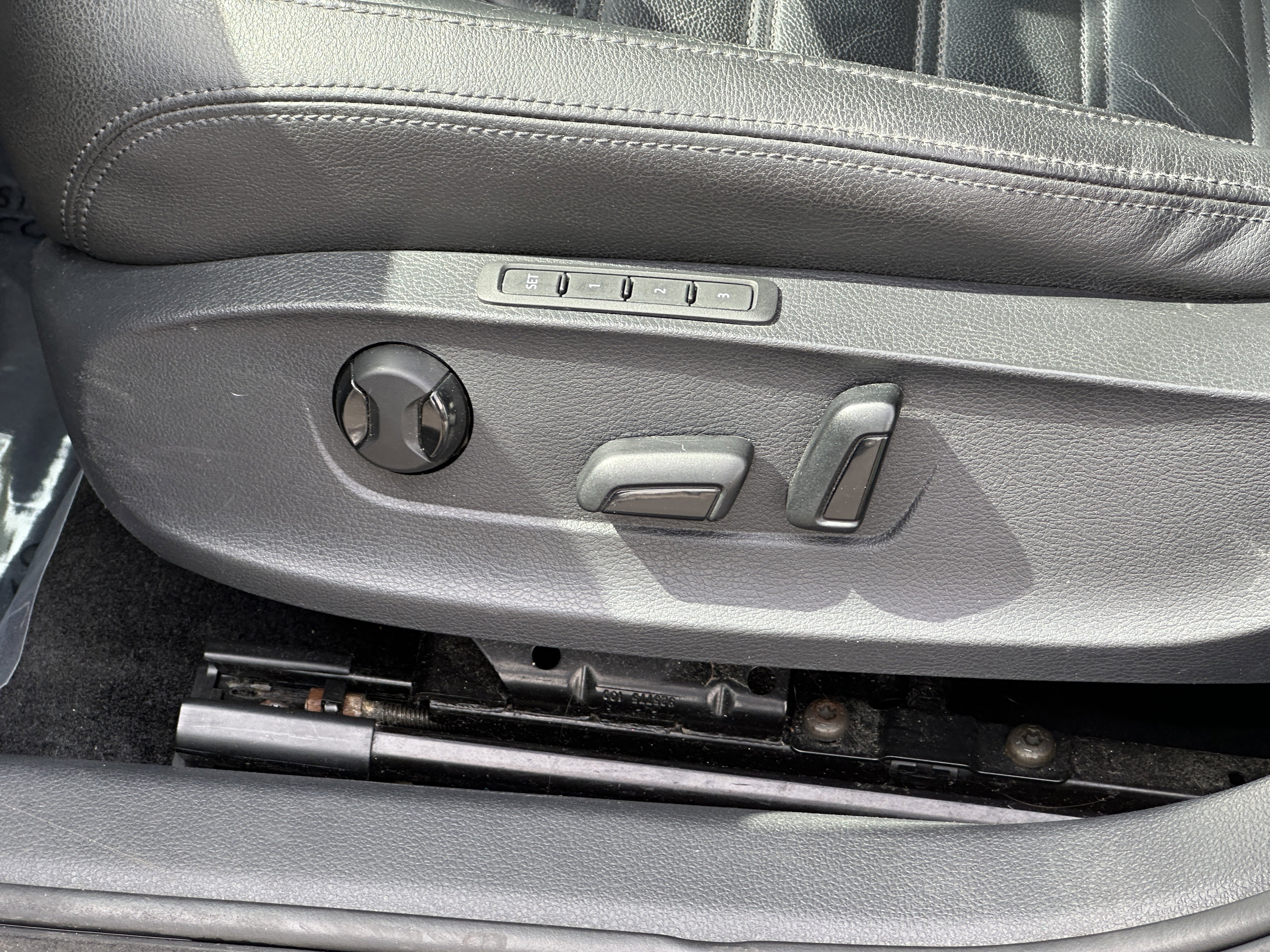 Used 2016 Volkswagen Passat 1.8T SEL Premium image 23