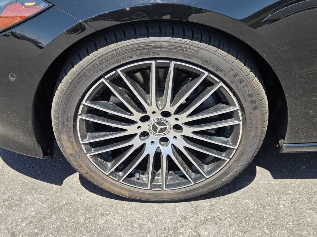 Used 2025 Mercedes-Benz C 300 4MATIC Sedan image 4