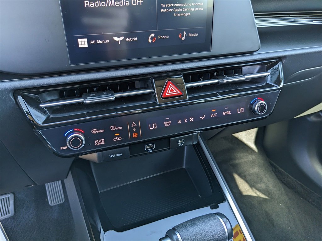 Used 2025 Kia Niro LX image 25