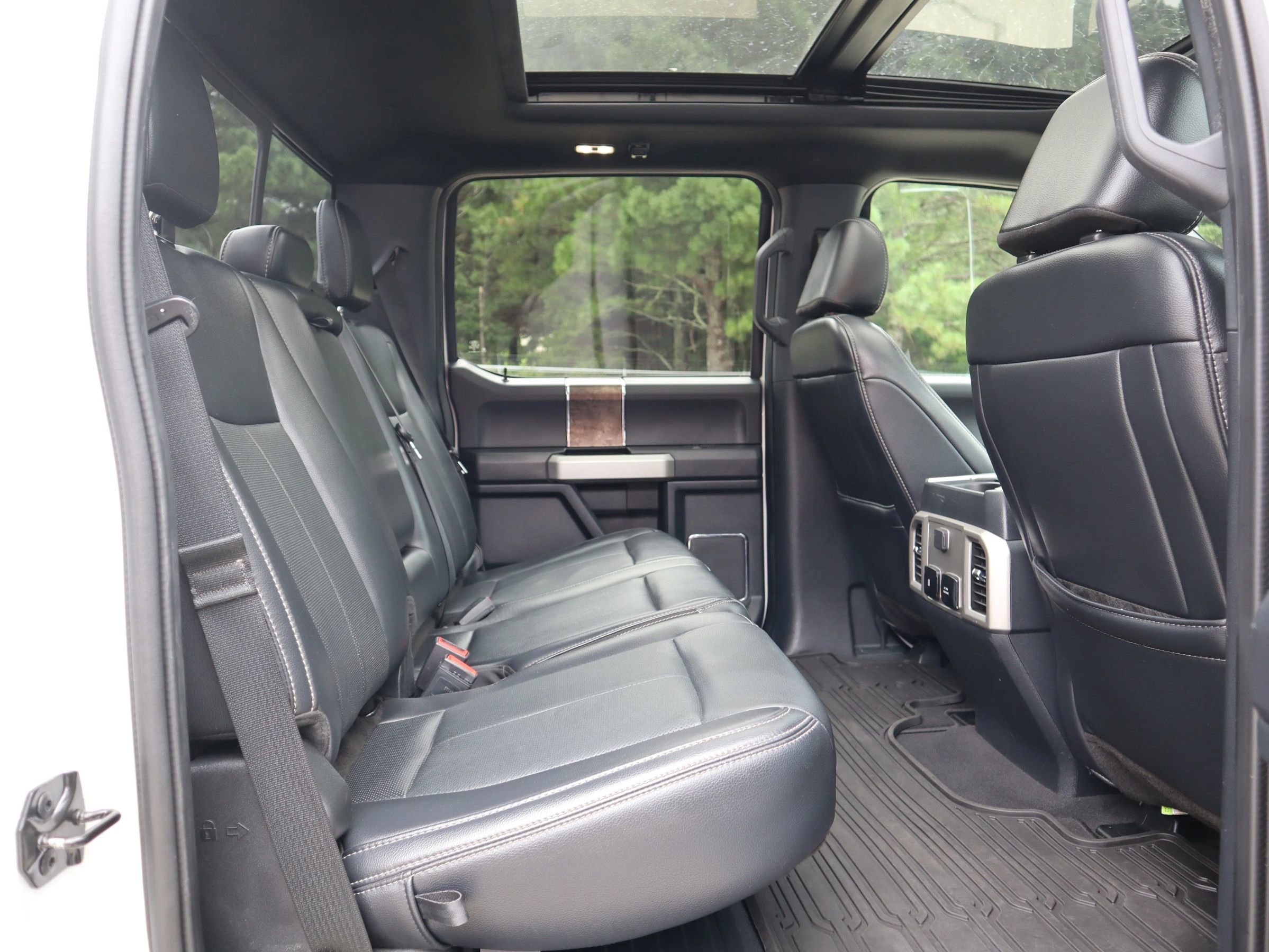 Used 2022 Ford F350 Lariat w/ Tremor Off-Road Package image 13