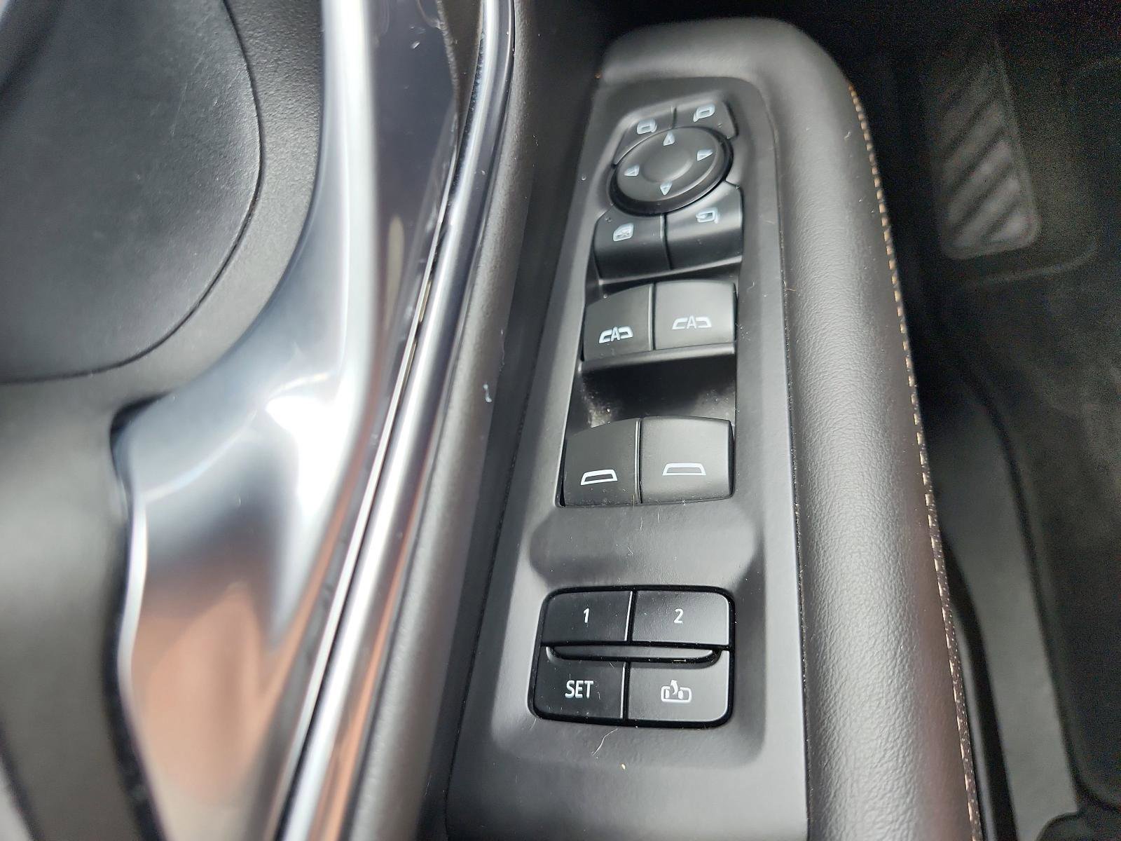 Certified 2024 GMC Yukon XL AT4 w/ AT4 Premium Package AWD/4WD image 23