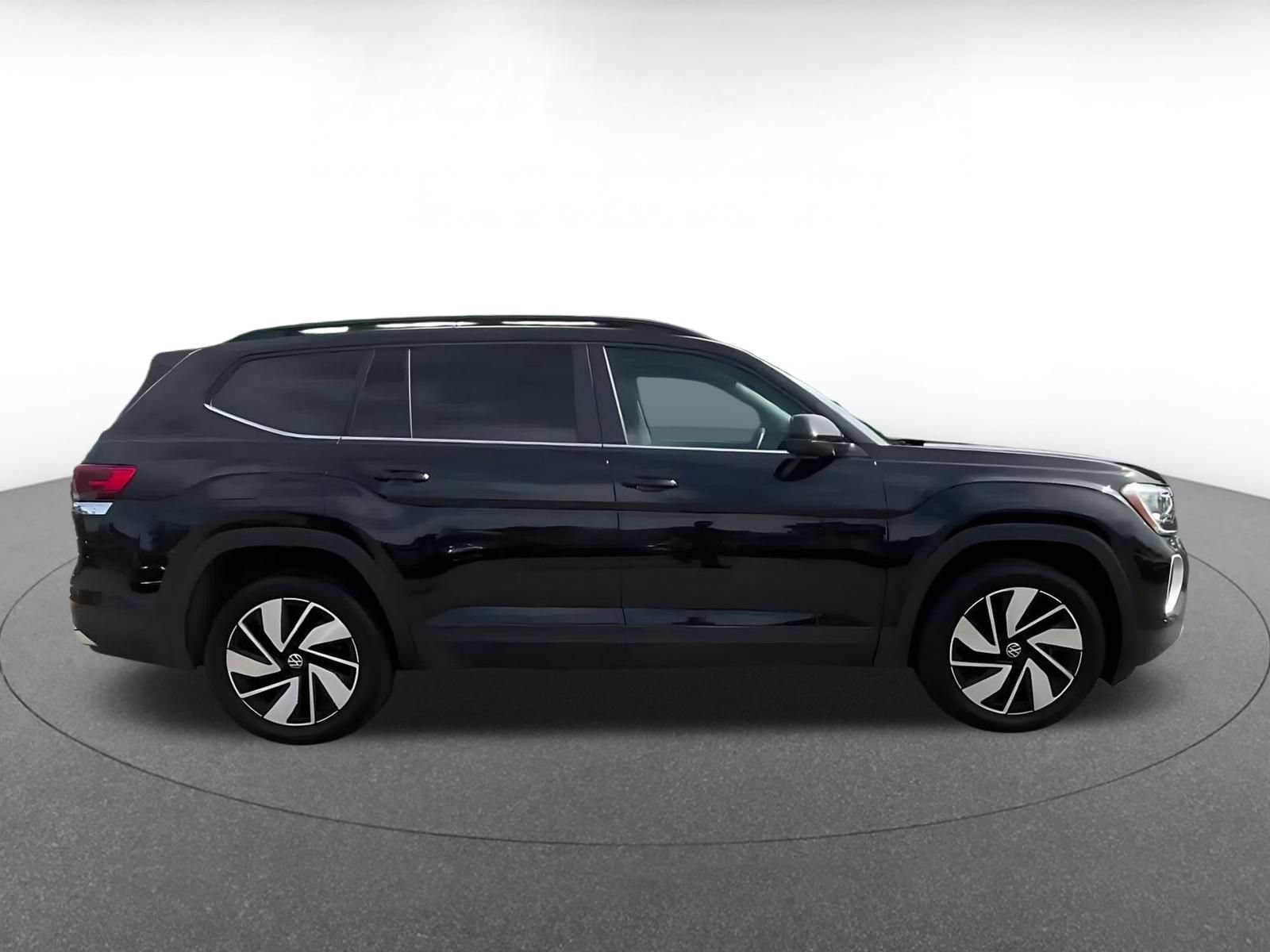 Used 2025 Volkswagen Atlas SE AWD/4WD image 16