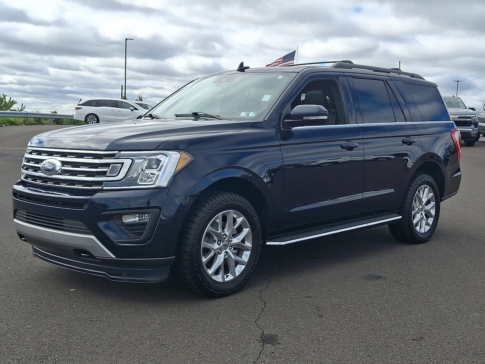 Used 2021 Ford Expedition XLT AWD/4WD image 3