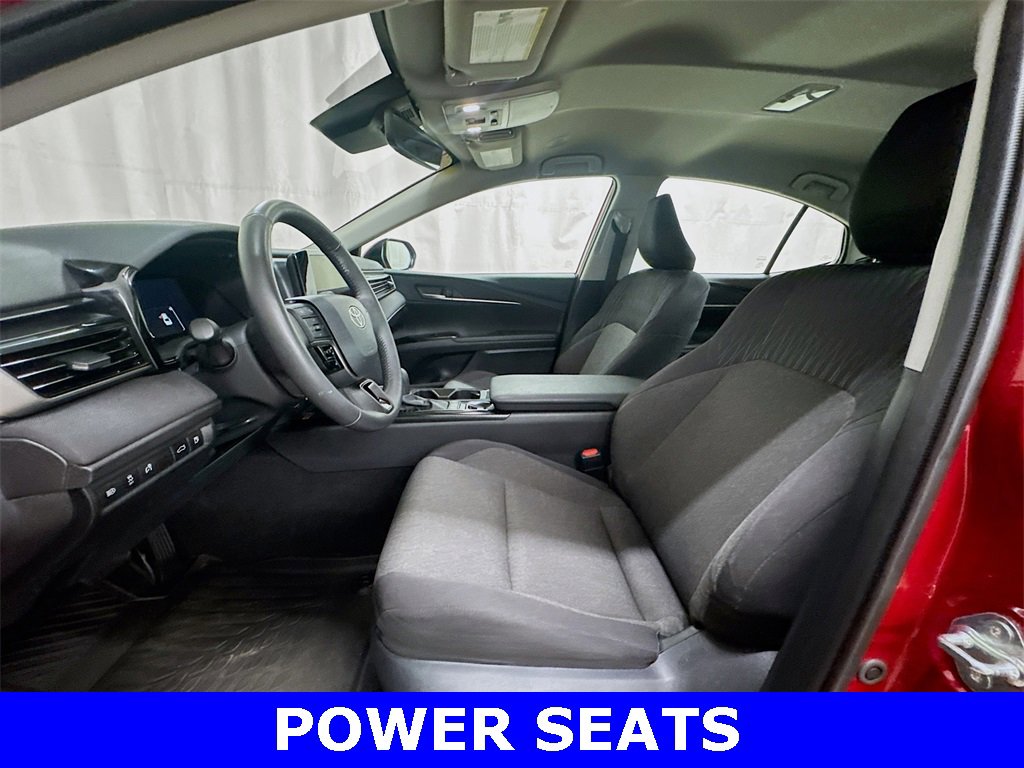 Used 2025 Toyota Camry LE image 5