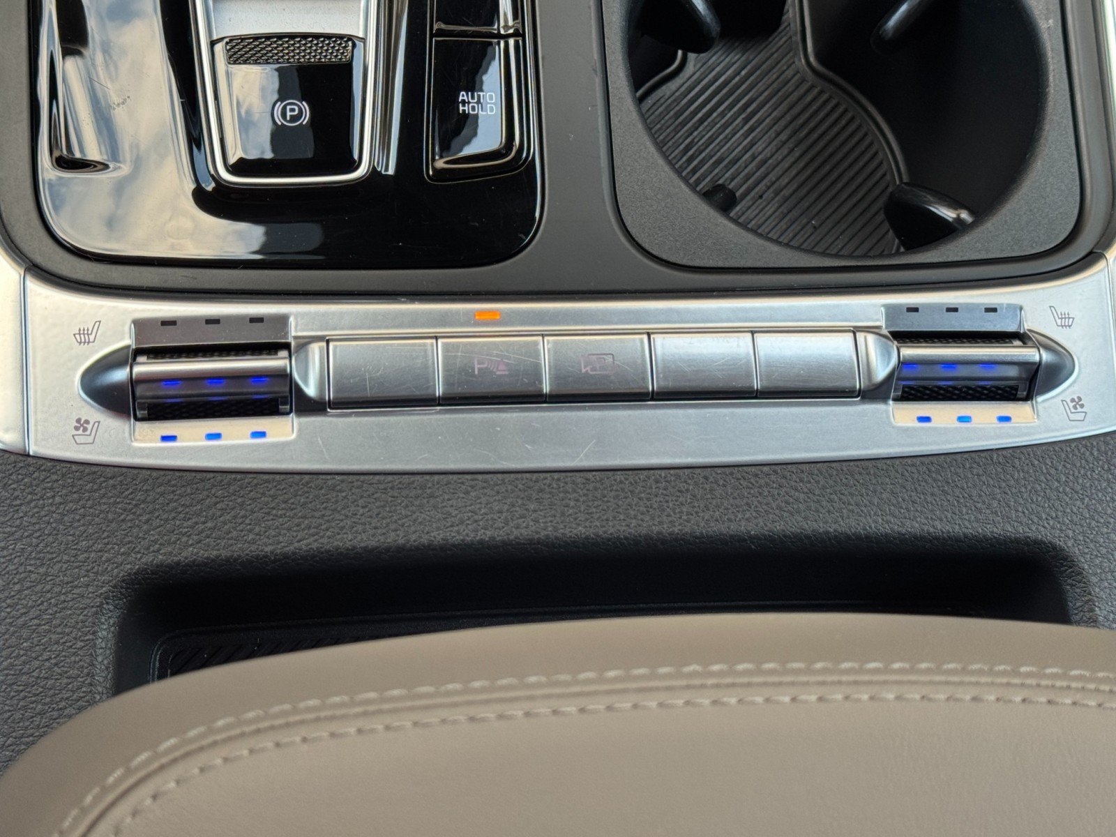 Used 2025 Kia Carnival SX FWD image 37