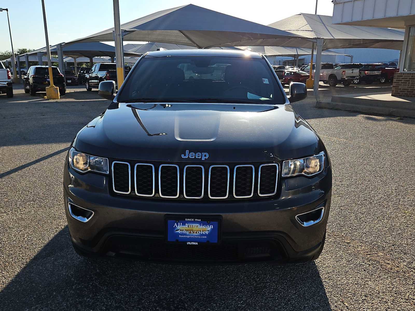 Used 2018 Jeep Grand Cherokee Laredo RWD image 3
