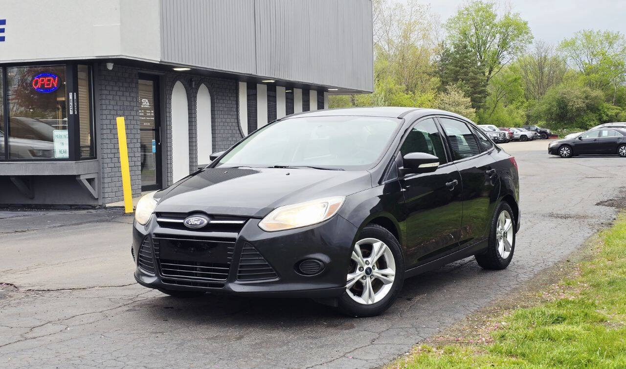 Used 2014 Ford Focus SE w/ SE Winter Package FWD image 2