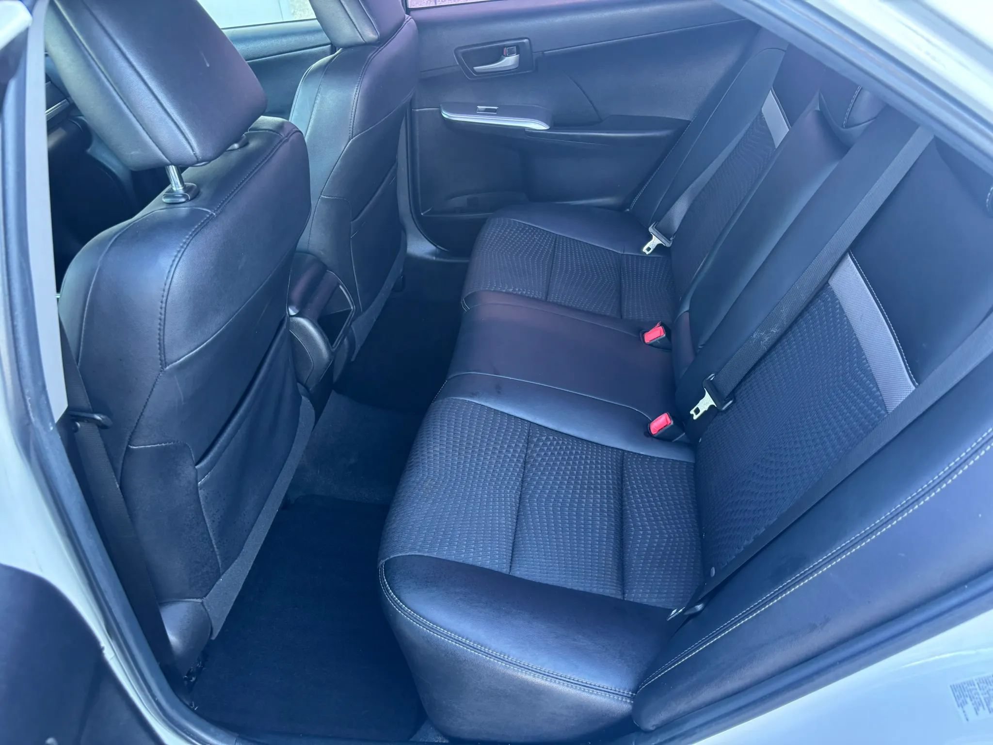 Used 2014 Toyota Camry SE FWD image 14