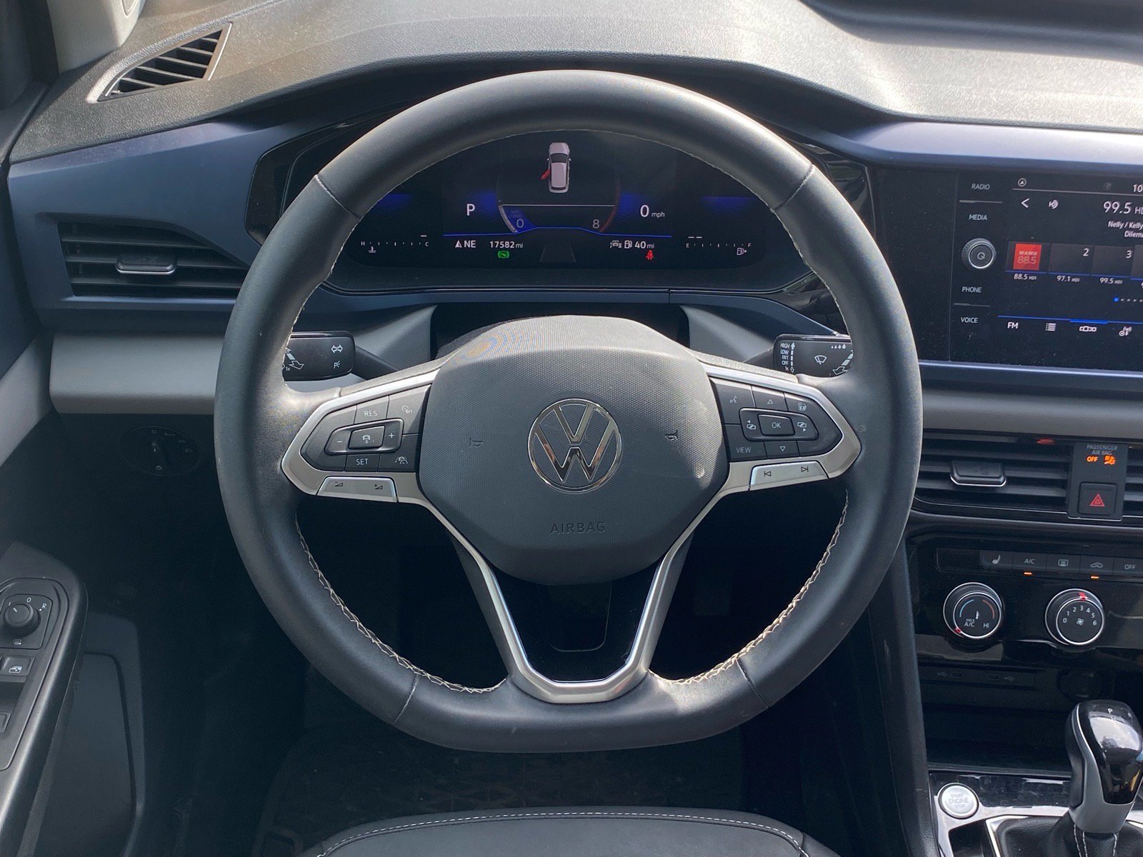 Certified 2023 Volkswagen Taos SE w/ Panoramic Sunroof Package FWD image 5