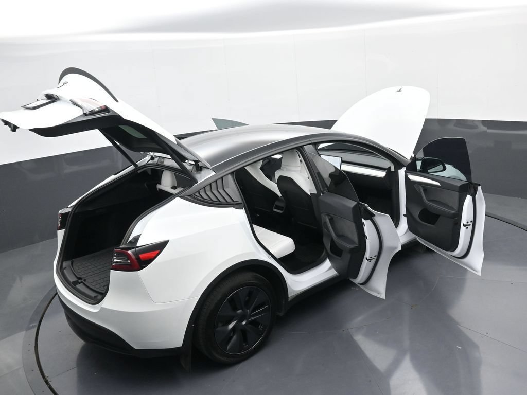 Used 2025 Tesla Model Y Long Range RWD image 44