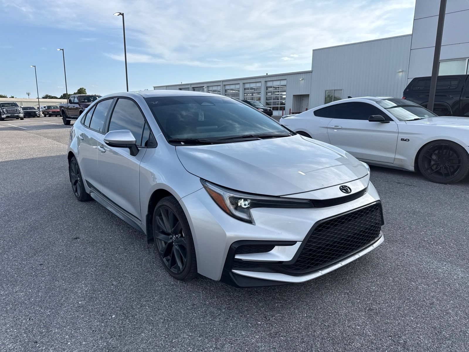 Used 2026 Toyota Corolla SE FWD image 3
