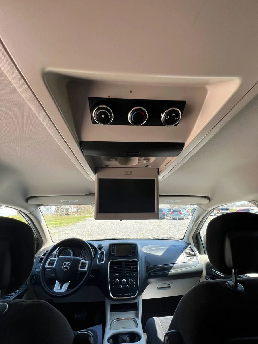Used 2014 Dodge Grand Caravan SXT FWD image 15