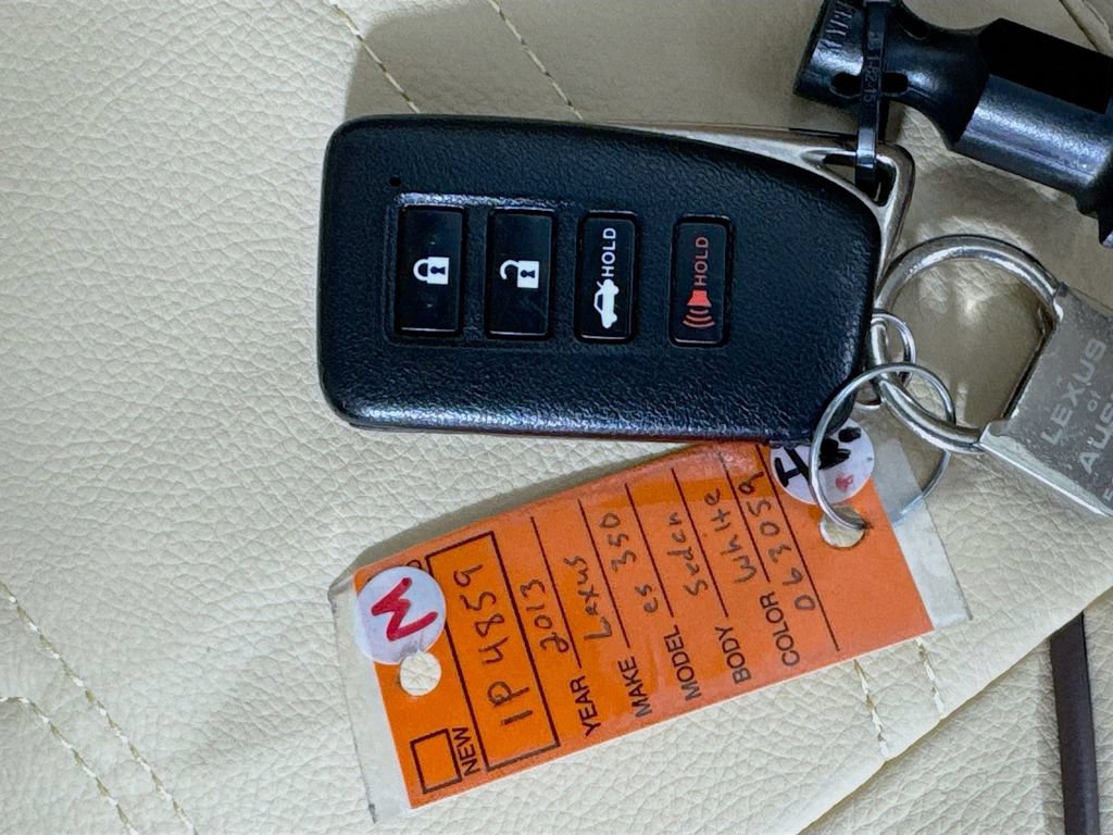 Used 2013 Lexus ES 350 w/ Luxury Pkg FWD image 38
