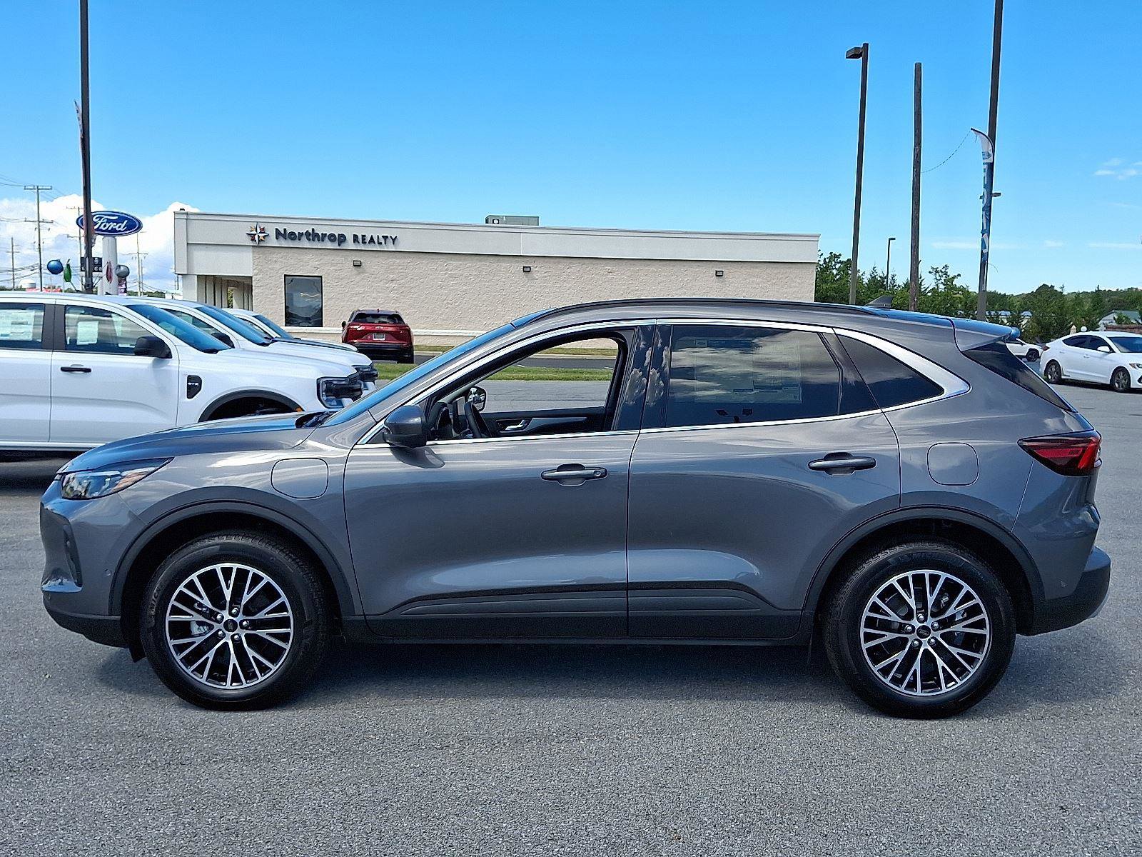 New 2024 Ford Escape SE w/ PHEV Premium Package image 5