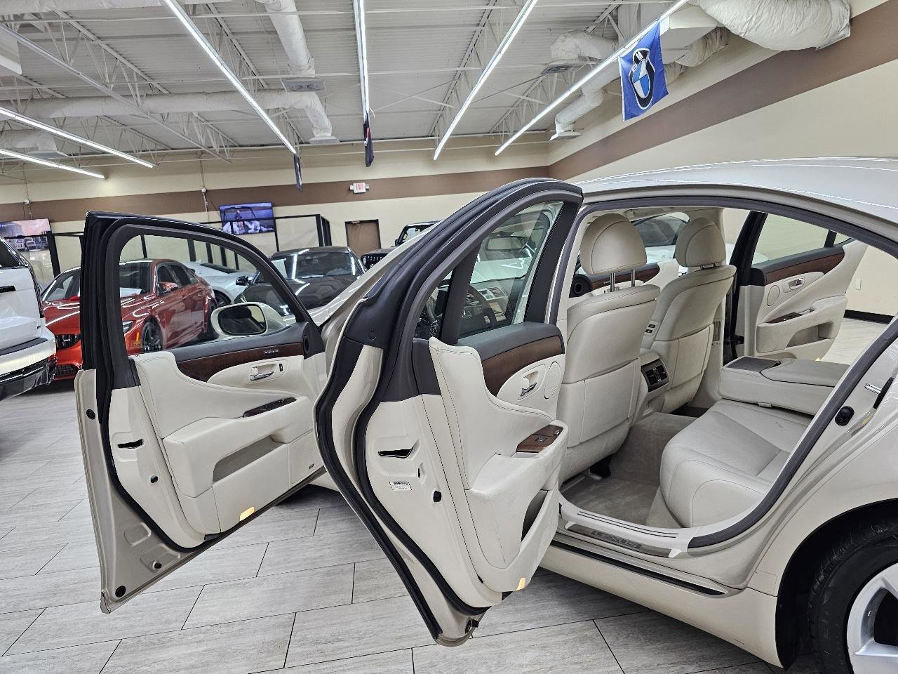 Used 2010 Lexus LS 460 Luxury image 16