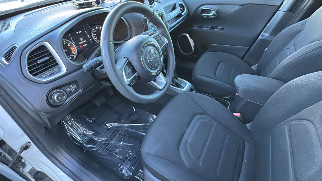 Used 2018 Jeep Renegade Latitude w/ Popular Equipment Group image 10