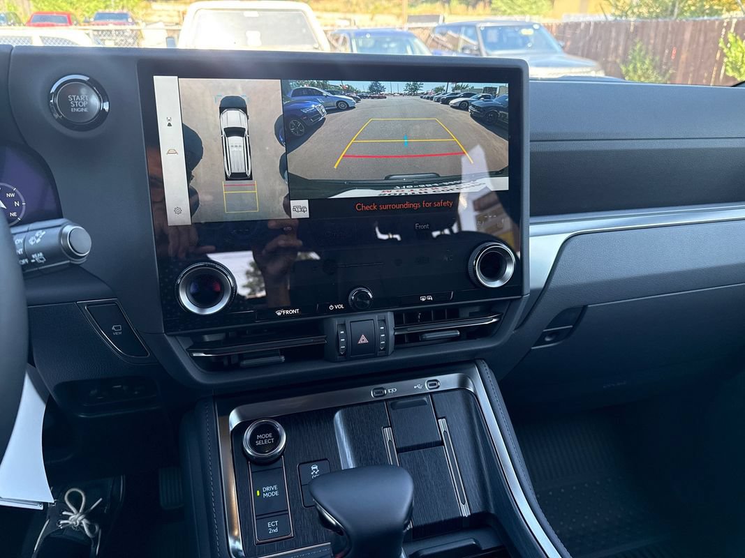 Used 2026 Lexus GX 550 w/ Accessory Package (2T) AWD/4WD image 16