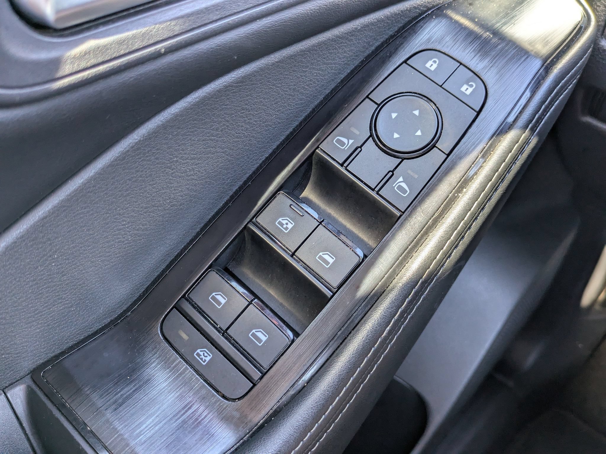 Certified 2026 Nissan Rogue SV FWD image 23