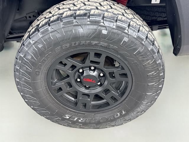 Used 2023 Toyota Tacoma TRD Off-Road w/ Technology Package AWD/4WD image 29