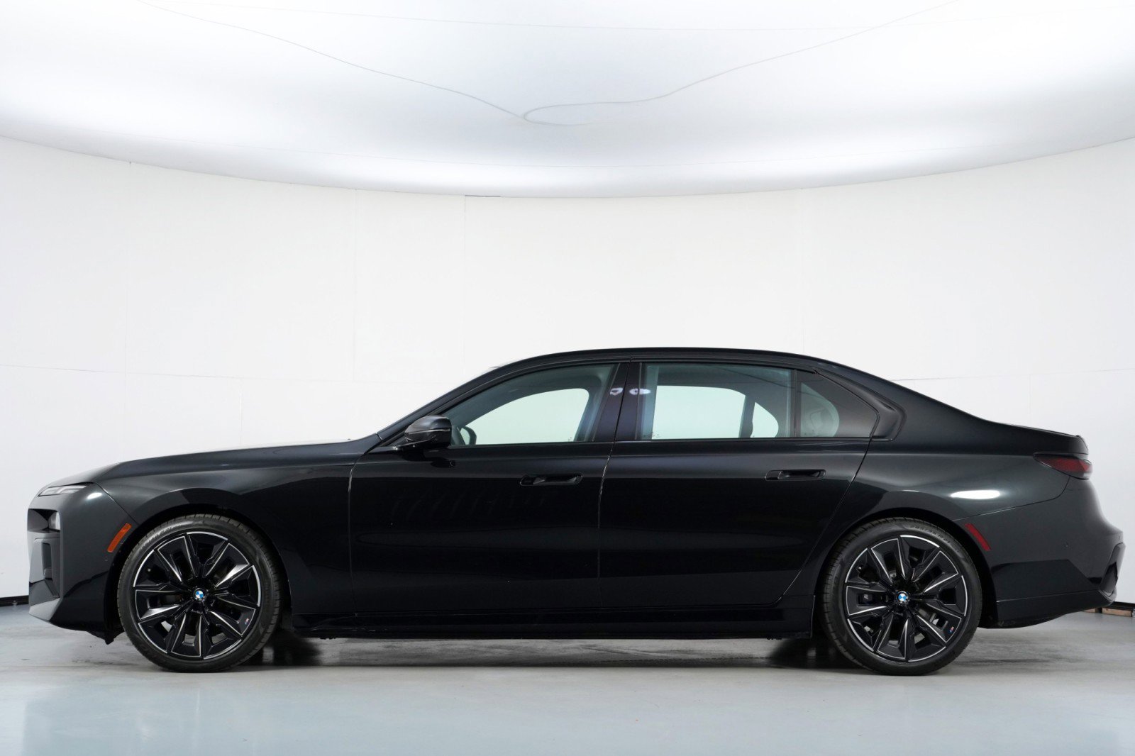 Used 2024 BMW i7 eDrive50 w/ M Sport Package image 9
