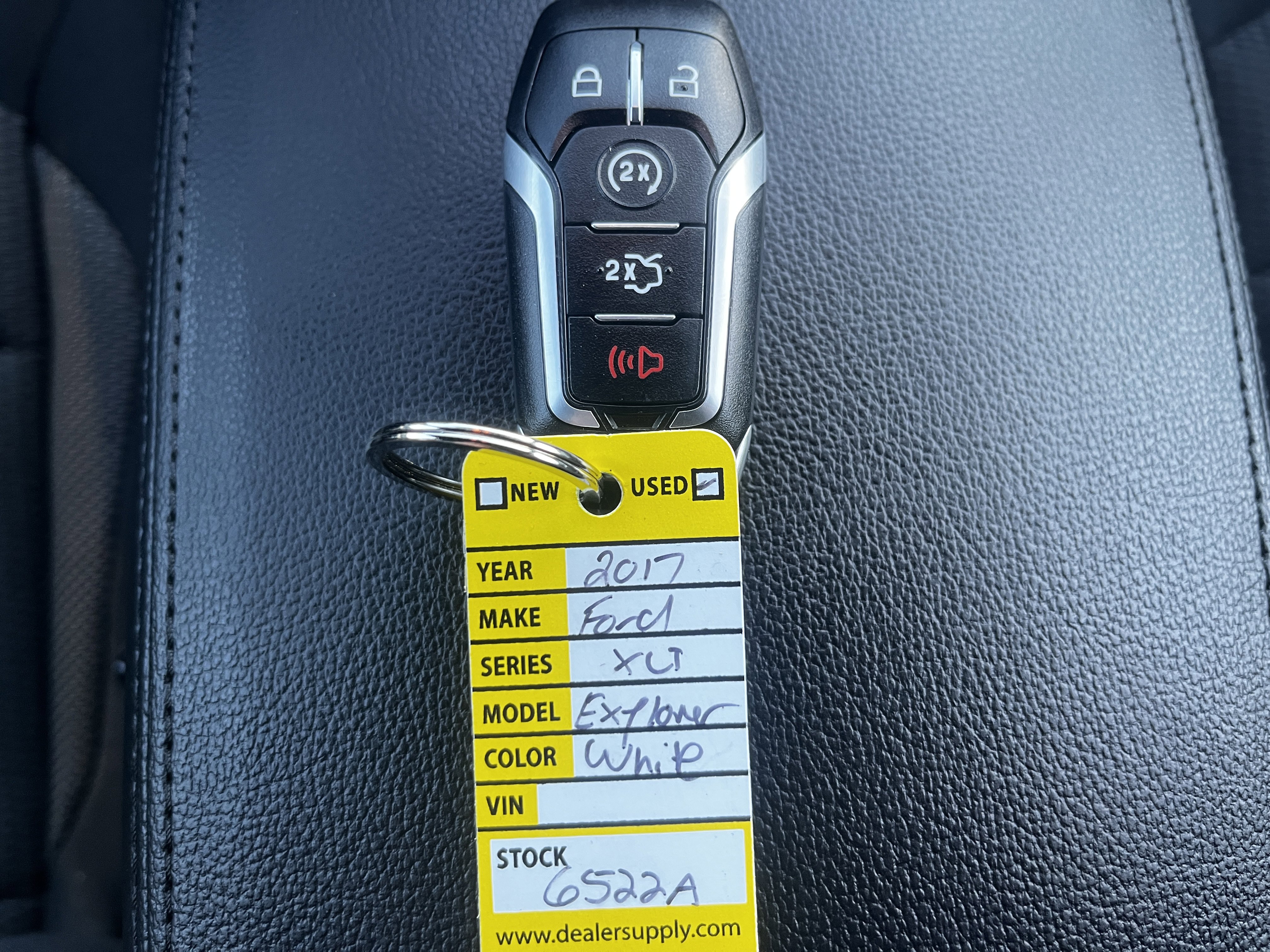 Used 2017 Ford Explorer XLT w/ Equipment Group 201A AWD/4WD image 18