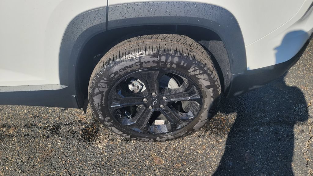 New 2026 Chevrolet Equinox LT w/ Convenience Package II FWD image 8