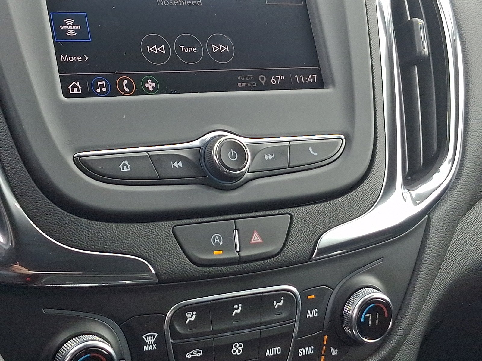 Used 2024 Chevrolet Equinox LT FWD image 16