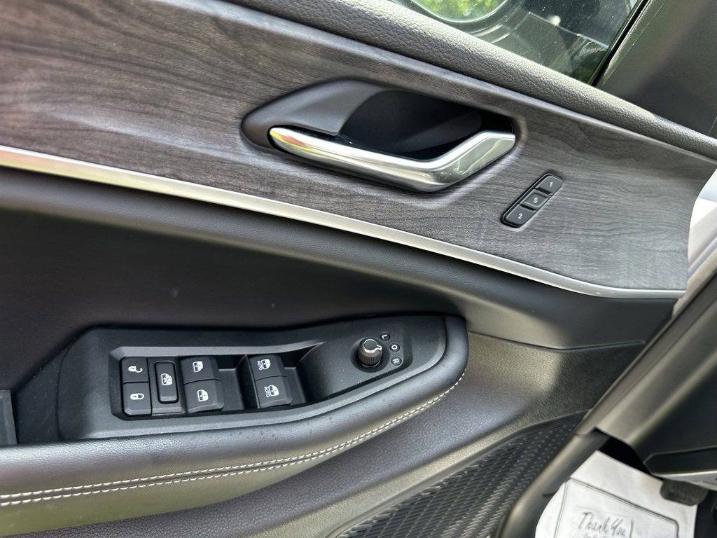 Used 2025 Jeep Grand Cherokee Limited w/ Luxury Tech Group II image 7