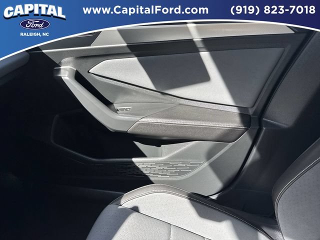 Used 2025 Volkswagen Jetta SE FWD image 29