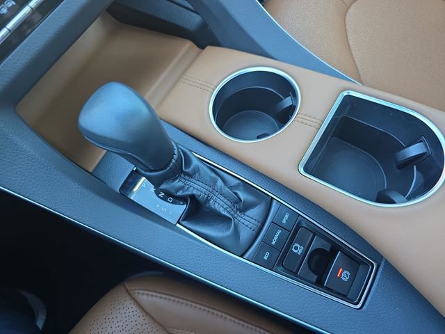 Used 2019 Toyota Avalon Limited image 24