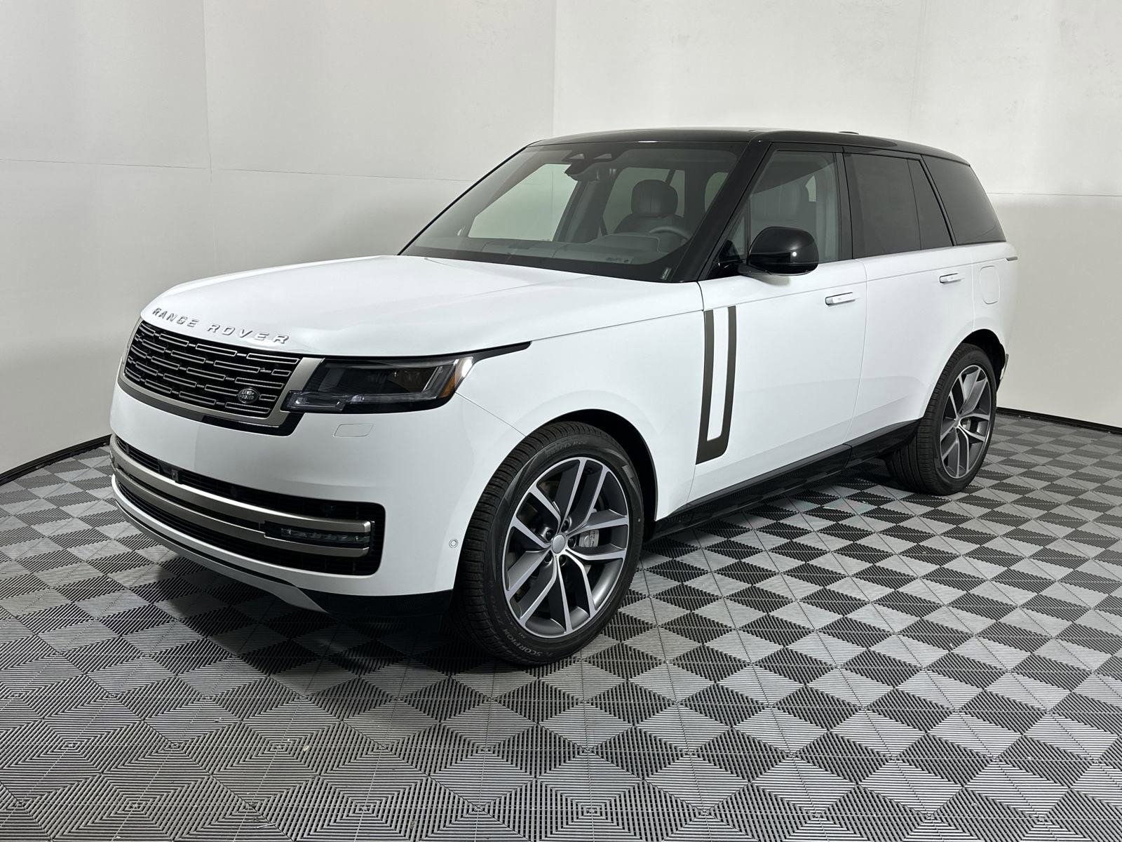 New 2025 Land Rover Range Rover SE