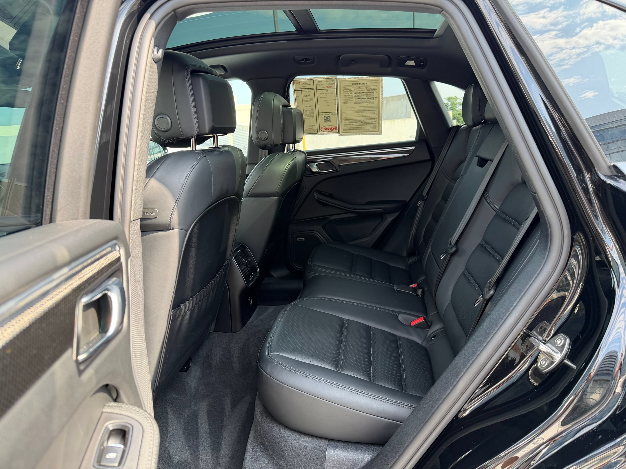 Certified 2024 Porsche Macan S AWD/4WD image 17