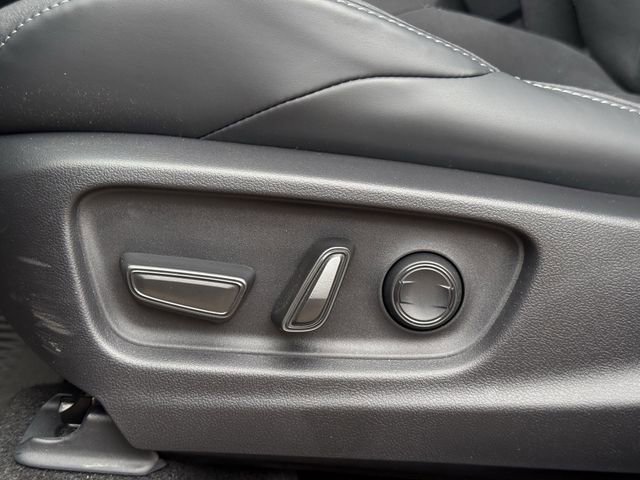 Used 2026 Toyota C-HR AWD/4WD image 28