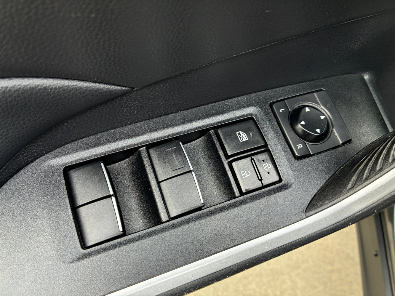 Used 2021 Toyota RAV4 XLE Premium image 10