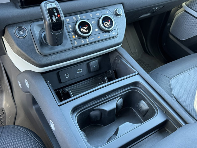 Used 2023 Land Rover Defender 130 X-Dynamic SE image 20