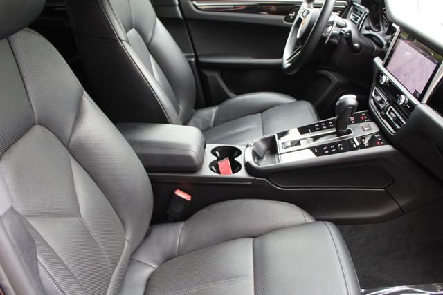 Used 2022 Porsche Macan image 3